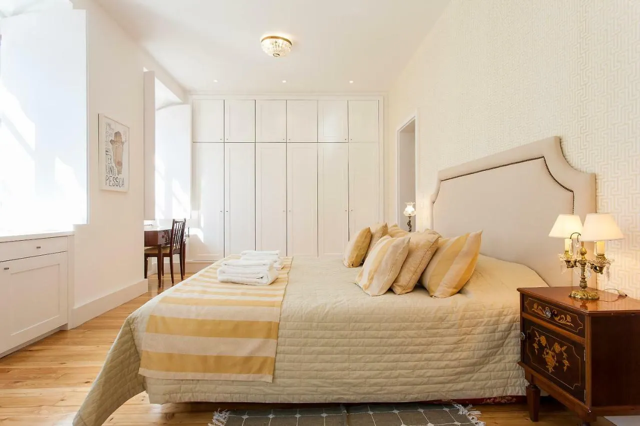 Chiado 4-Bedroom Flat Lisbon Apartment