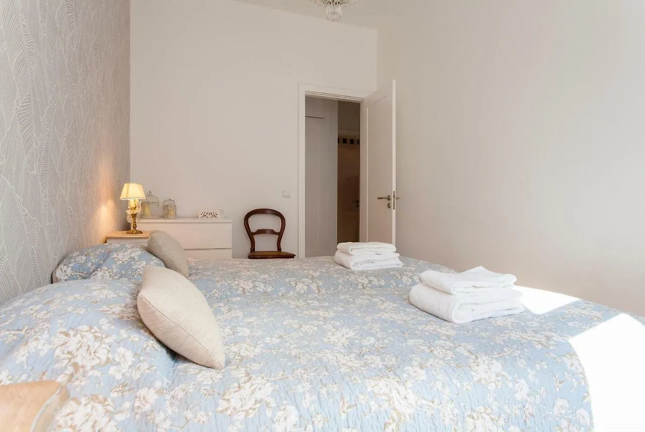 Chiado 4-Bedroom Flat Lisbon 0*,